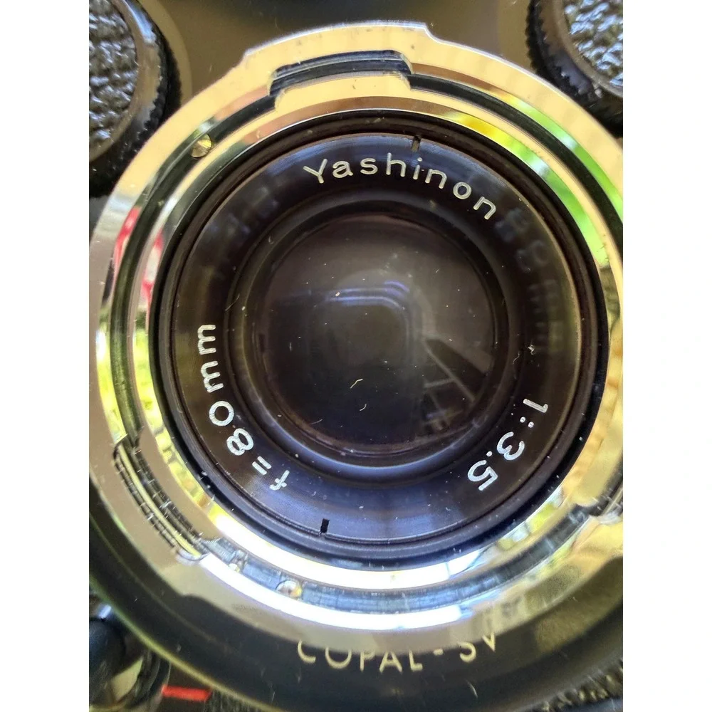 Yashica Mat-124 G TLR Medium Format Film Camera Yashinon 80mm f3.5 Lens Japan